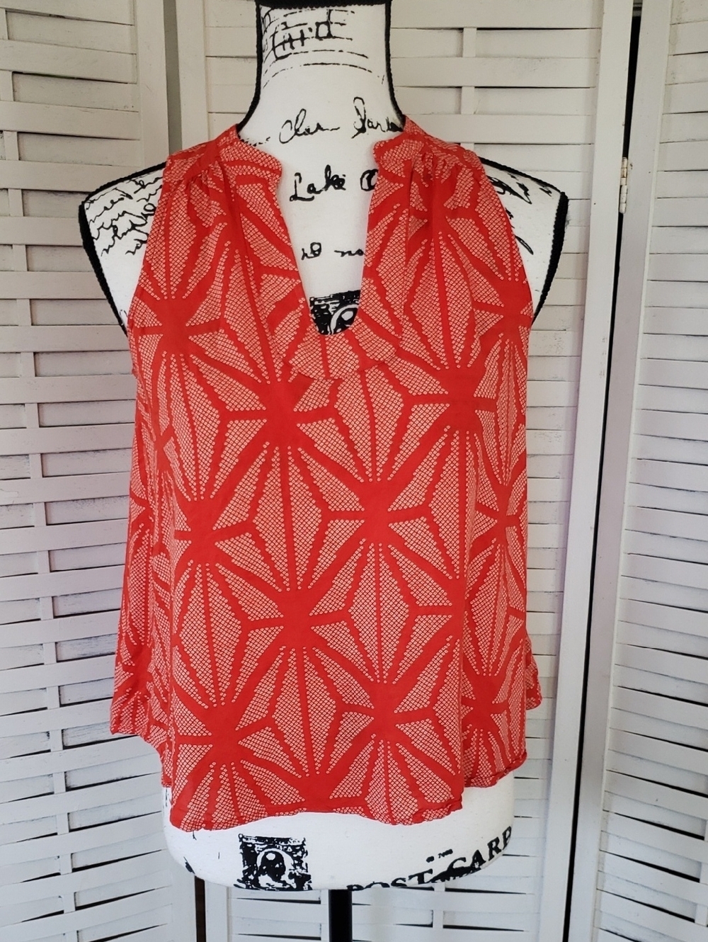 Maeve Sleeveless Orange And Cream Geometric V-Neck Women's Top Size 2